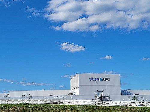 얼티엄셀즈의 미국 테네시주 배터리 공장     (스프링힐[미 테네시주]=연합뉴스) 지난달 30일(현지시간) 미국 테네시주 스프링힐에서 가동중인 LG에너지솔루션과 미국 제너럴모터스(GM)의 배터리 합작법인인 얼티엄셀즈의 제2공장. 2024.6.4
    bluekey@yna.co.kr
(끝)