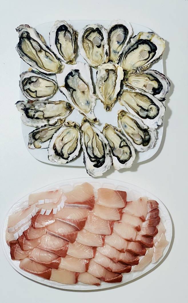 IMG_2008.jpeg 방어 한접시, 석화 하프쉘을 곁들인