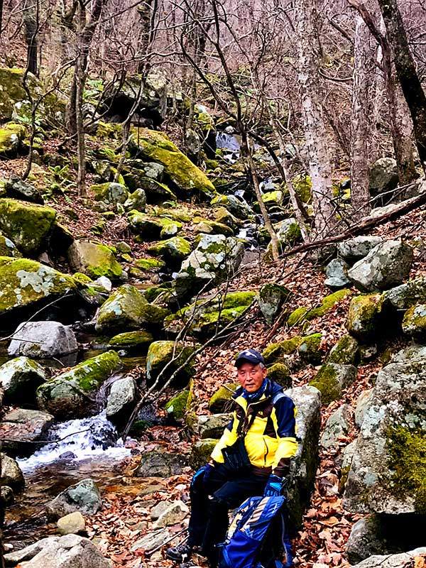 하산길. 예전같지 않은 체력이지만 마음만은 의지가 넘친다.