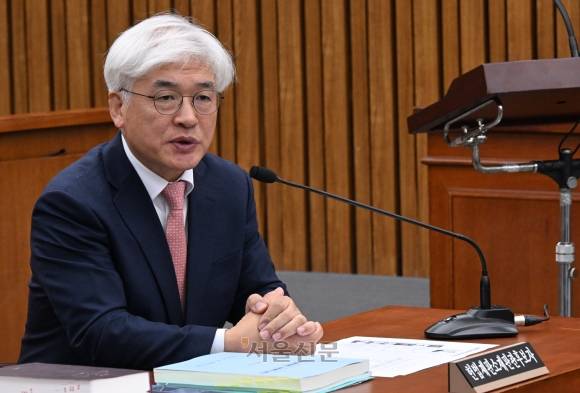 마은혁 헌법재판관 후보자가 23일 오전 서울 여의도 국회에서 열린 인사청문회에서 질의에 답하고 있다. 2024.12.23 안주영 전문기자