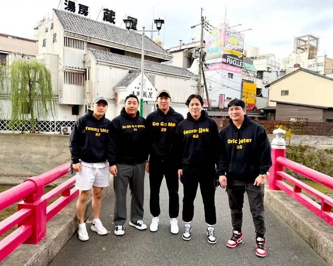 (왼쪽부터) 김윤식, 이우찬, 손주영, 김진성, 오지환. /사진=김진성 SNS