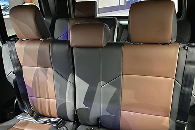 토요타 하이럭스 랑가 실내 후석