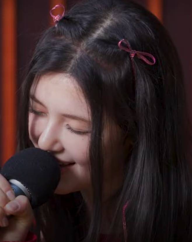 IMG_9460.jpeg 뉴진스 캐롤송 라이브 선공개영상 iN 김현정 뉴스쇼