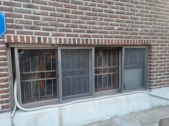 경기 안산시 상록구의 한 다세대 주택 반지하 1층에 위치한 노 전 사령관이 함께 운영했던 곳으로 지목된 점집의 모습. 장한서 기자