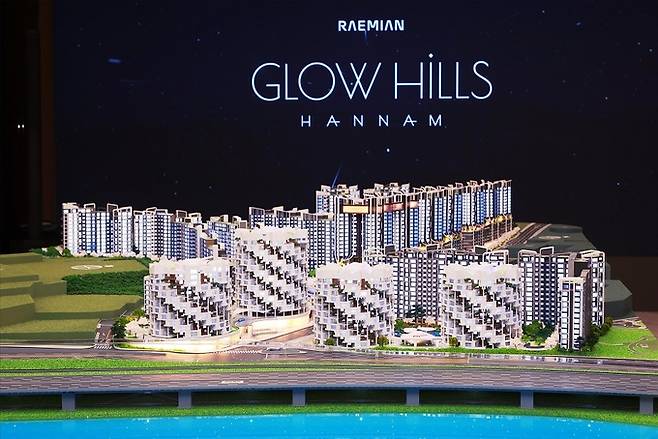 서울 용산구 이태원동&nbsp;‘래미안 글로우힐즈 한남’ 홍보관 내 설치된 단지 모형. 삼성물산 건설부문 제공