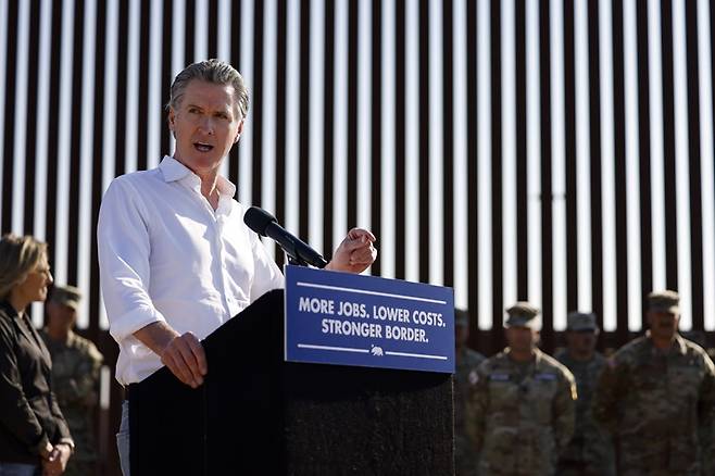 캘리포니아주가 휘발유 신차 판매를 금지한다. 사진은 개빈 뉴섬 캘리포니아 주지사.[사진 | 연합뉴스]