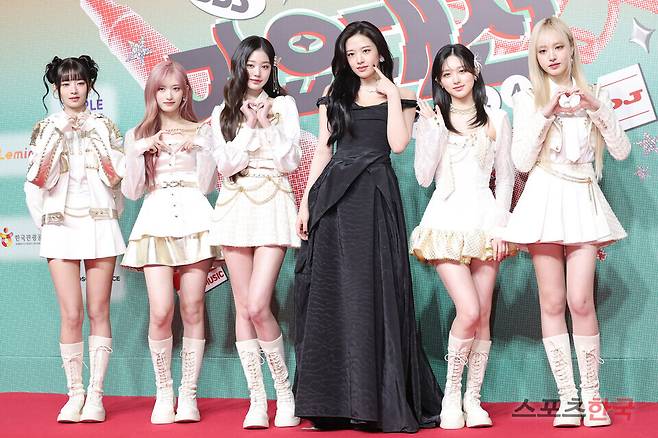 '2024 SBS 가요대전' 레드카펫 행사에 참석한 그룹 아이브. 24.12.25. ⓒ이혜영 기자 lhy@hankooki.com
