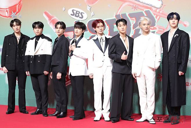 '2024 SBS 가요대전' 레드카펫 행사에 참석한 그룹 에이티즈. 24.12.25. ⓒ이혜영 기자 lhy@hankooki.com