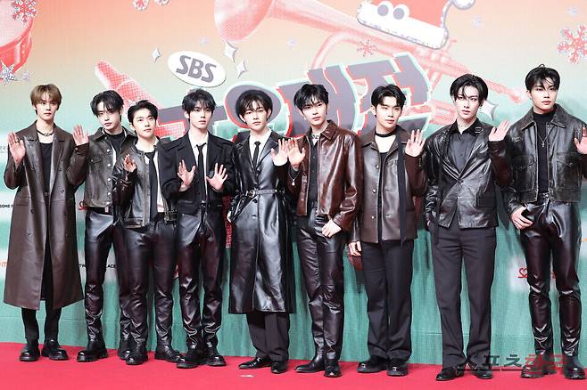 '2024 SBS 가요대전' 레드카펫 행사에 참석한 제로베이스원. 24.12.25. ⓒ이혜영 기자 lhy@hankooki.com