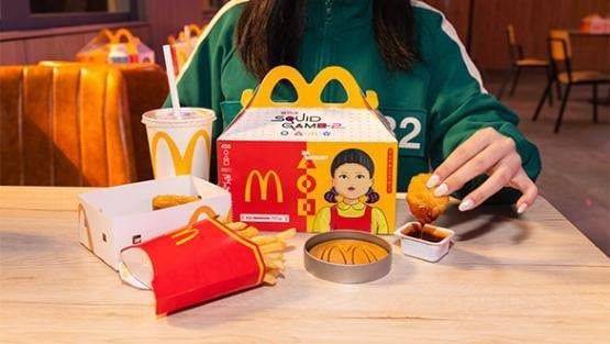 호주 맥도날드에서 출시한 '오징어 게임 밀'에는 달고나가 포함됐다. /맥도날드