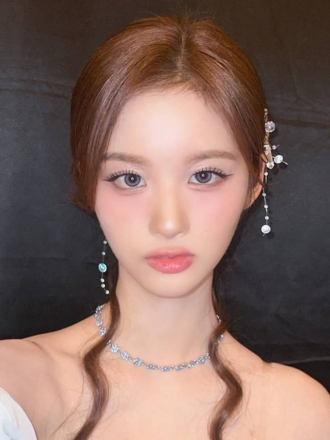 공주옷 입고 댄스추는 설윤