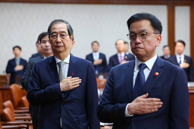 한덕수 권한대행과 최상목 경제부총리 겸 기획재정부 장관. [사진 | 뉴시스]