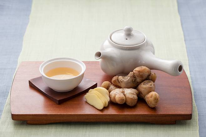 겨울철 생강은 몸을 따뜻하게 해주고 열을 내는 성분을 함유하고 있는데, 신진대사와 혈액순환을 촉진하는 효능이 있다. [사진=클립아트코리아]