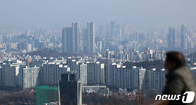 사진은 이날 서울 남산에서 바라본 아파트 단지 모습. 2024.1.30/뉴스1 ⓒ News1 김명섭 기자