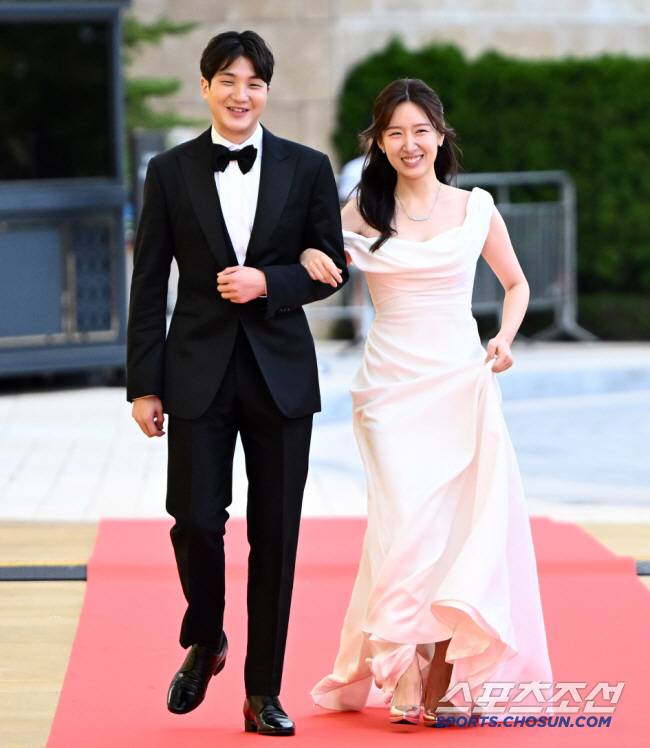 김윤재, 이윤하 커플. 사진=스포츠조선DB