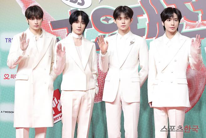 '2024 SBS 가요대전' 레드카펫 행사에 참석한 투모로우바이투게더(TXT). 24.12.25. ⓒ이혜영 기자 lhy@hankooki.com