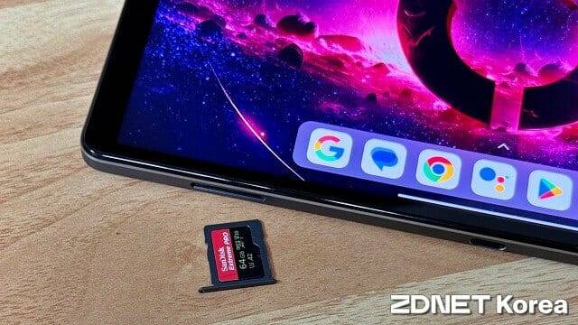 마이크로SD카드로 저장공간을 최대 1TB까지 추가할 수 있다. (사진=지디넷코리아)
