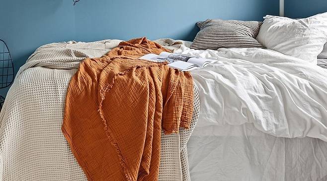 아침 침대 정리는 집먼지 진드기에게 최적의 번식 조건을 만들어줌으로써 오히려 건강을 해체는 행위가 된다. 픽사베이