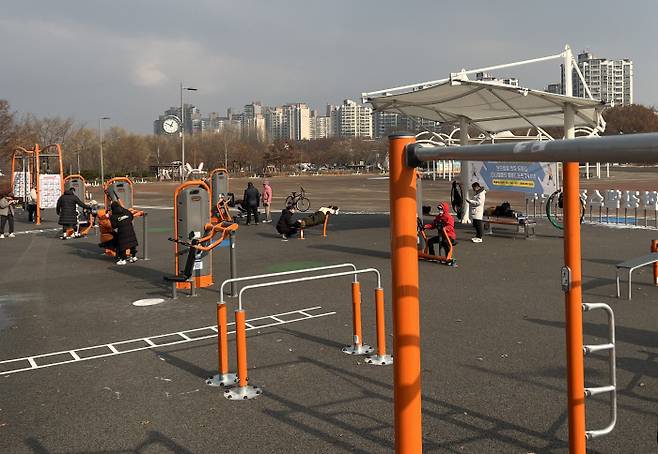 광나루한강공원에 조성된 한강 헬스장. 서울시 제공