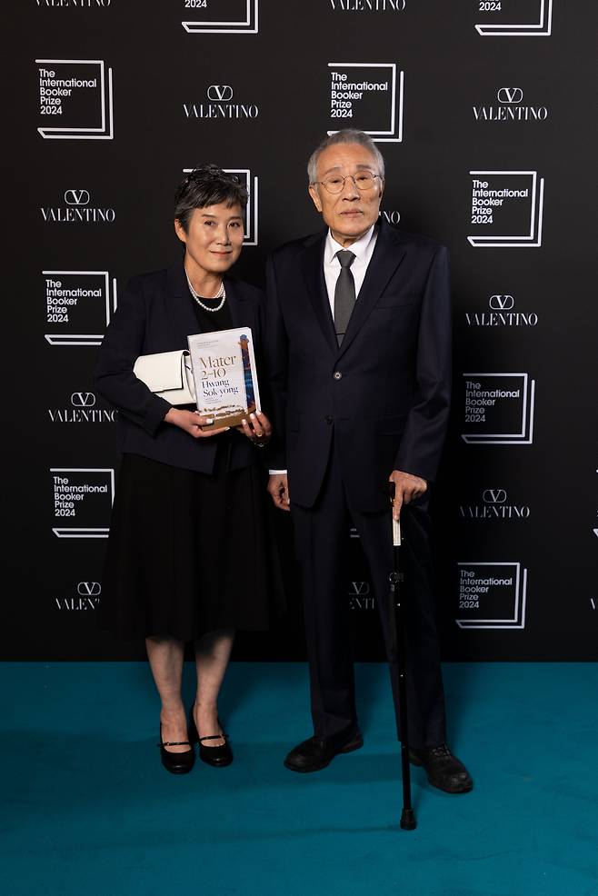 Hwang Sok-yong (right) attends the International Booker Prize 2024 ceremony at the Tate Modern, on May 21 in London. (Booker Prize Foundation)