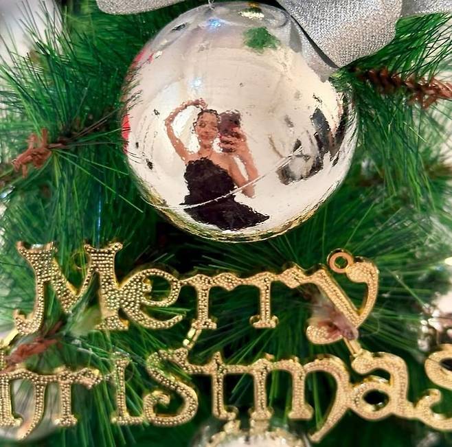 [서울=뉴시스] 지수. (사진=지수 인스타그램 캡처) 2024.12.26.&nbsp;photo@newsis.com *재판매 및 DB 금지