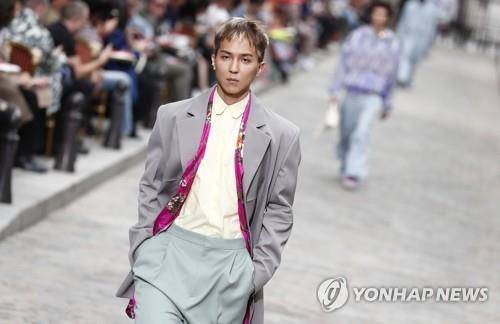 2019년 6월 파리 패션위크 패션쇼 선 위너 송민호 [EPA/연합뉴스=자료사진]