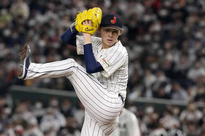 FILE - Roki Sasaki, of Japan pitches, during their Pool B game against the Czech Republic at the World Baseball Classic at the Tokyo Dome, Japan, Saturday, March 11, 2023. (AP Photo/Eugene Hoshiko, File)







<저작권자(c) 연합뉴스, 무단 전재-재배포, AI 학습 및 활용 금지>
