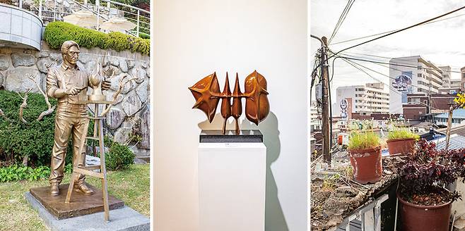 (왼쪽 첫 번째)문신 동상, (중간)추상적인 미가 돋보이는 문신의 작품 (우)옛 골목의 흔적이 고스란히 남아 있는 가고파꼬부랑길벽화마을