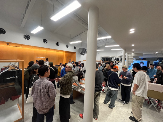 최근 문을 연 오사카 매장(2호점). 오프닝 첫날 현지 고객이 대거 몰렸다.(JKND 제공)