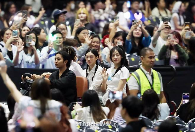 뉴진스 '안녕~'[★포토]