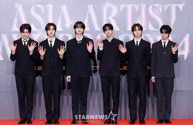 그룹 투어스가 27일 오후 태국 방콕 임팩트 챌린저 홀 1-2(IMPACT Challenger Hall 1-2)에서 진행된 '제 9회 아시아 아티스트 어워즈'(The 9th Asia Artist Awards, 이하 'AAA 2024')' 레드카펫 행사에 참석해 포즈를 취하고 있다. 2024.12.27 /사진=김창현 chmt@