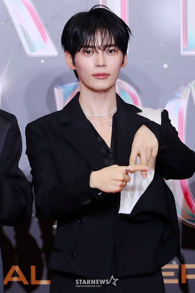 그룹 제로베이스원 성한빈이 27일 오후 태국 방콕 임팩트 챌린저 홀 1-2(IMPACT Challenger Hall 1-2)에서 진행된 '제 9회 아시아 아티스트 어워즈'(The 9th Asia Artist Awards, 이하 'AAA 2024')' 레드카펫 행사에 참석해 포즈를 취하고 있다. 2024.12.27 /사진=김창현 chmt@