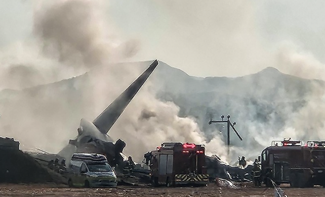 무안공항에서 승객 175명 태운 항공기 착륙 중 추락사고. 연합뉴스