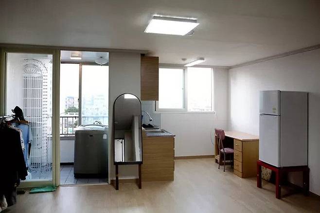 img_20210309094322_gipi7m03.webp.ren.jpg 원룸 신음소리 커플의 최후.jpg