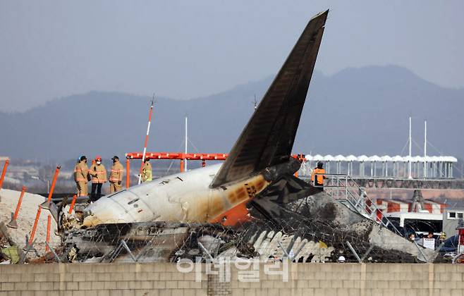 29일 오전 전남 무안군 무안국제공항에서 탑승객 181명을 태운 제주항공 여객기가 착륙 중 활주로를 이탈하는 사고가 발생해 179명이 사망하고 2명이 생존했다. (사진=노진환 기자)