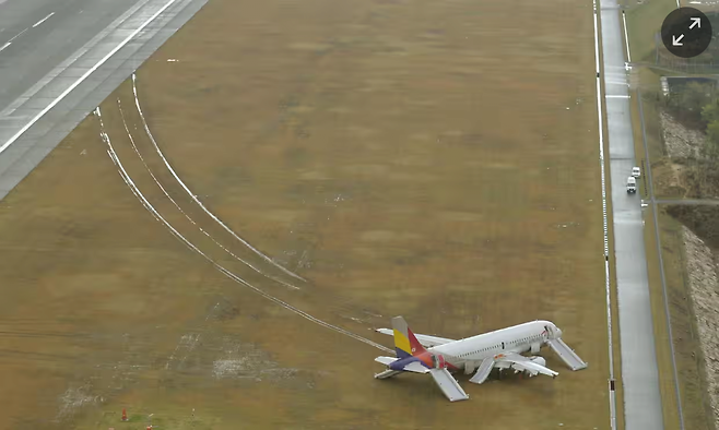 image.png 무안공항 (로컬라이저 안테나) 콘크리트 둔덕 관련 이슈를 정리하여 올립니다(+자세한 분석)