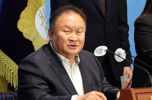 지난해 11월 이상민 의원이 국회에서 공직선거법 관련 기자회견을 하고 있다. [사진=연합뉴스]