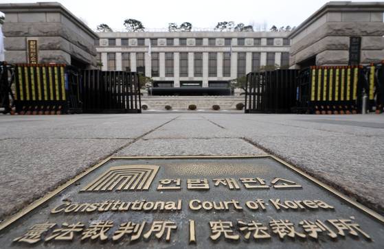 윤석열 대통령 탄핵심판 사건의 두 번째 재판관 회의를 하루 앞둔 25일 서울 종로구 헌법재판소. 뉴시스