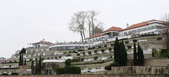 도우루강 남쪽의 ‘더 이트맨’ 호텔. 원동욱 기자