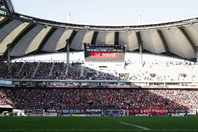 서울월드컵경기장/ K리그1/ 파이널A/ FC서울 vs 울산HDFC/ 4대 프로스포츠 통합 단일시즌 역대 평균 관중 신기록 달성 발표/ 27838명/ 사진 정재훈