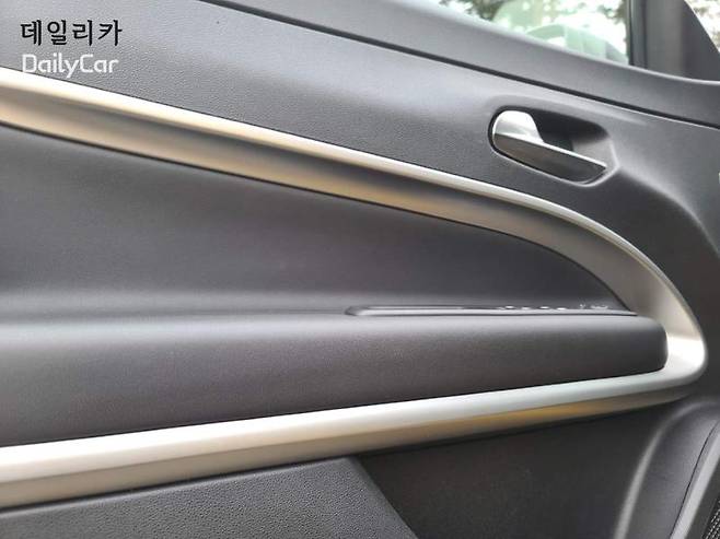 지프(Jeep) 콤팩트 전기 SUV 어벤저(Avenger)