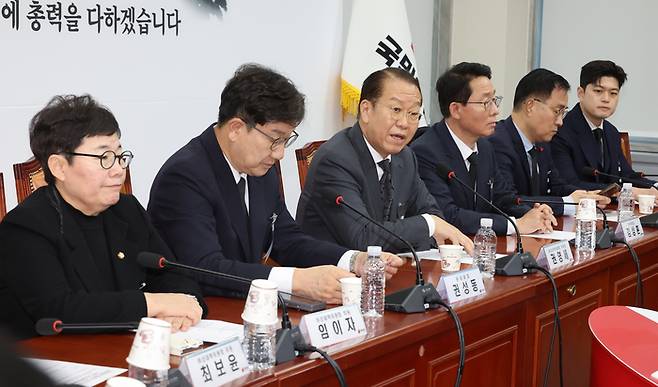 국민의힘 권영세 비상대책위원장이 31일 오후 국회에서 열린 제주항공 여객기사고 긴급대책회의에서 발언하고 있다. 연합뉴스