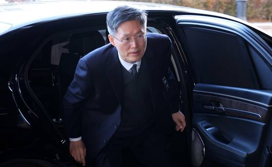 문형배 헌법재판소장 권한대행이 31일 오전 서울 종로구 헌법재판소로 출근하고 있다. 뉴시스