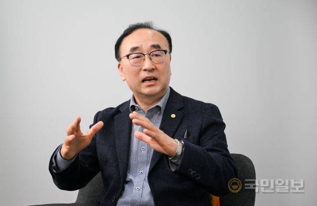 장동민 백석대 교수가 지난 24일 서울 여의도 국민일보 스튜디오에서 '2025 한국교회'를 주제로 대담에 나섰다. 신석현 포토그래퍼