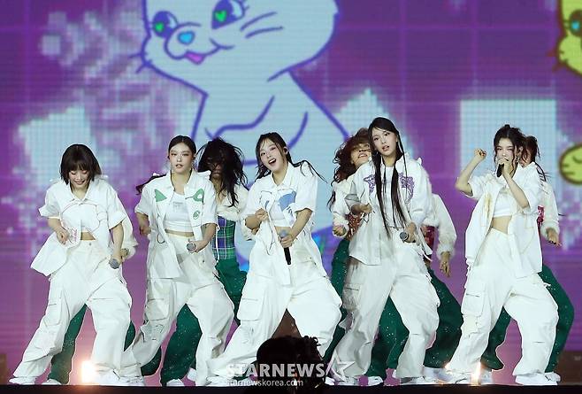 뉴진스 '무대가 제일 행복해!'[AAA 스페셜 포토]