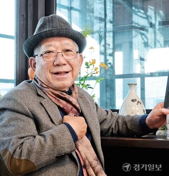 공주풀꽃문학관에서 만난 나태주 시인은 “절망적일 때, 어두울 때, 힘들 때 갖는 것이 희망”이라며 “그래서 새해엔 더더욱 우리 모두 희망이 필요하다”고 말했다. 윤원규기자