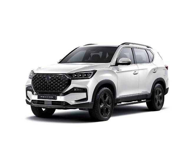 'KG모빌리티가 을사년 새해를 맞아 렉스턴 모델을 최대 500만 원 파격 할인하는 조건을 걸었다.' 사진=KG모빌리티