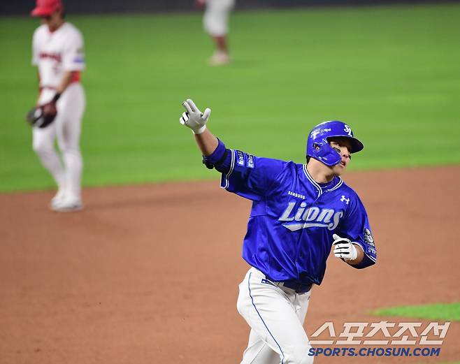 28일 광주 기아챔피언스필드에서 열린 KIA와 삼성의 한국시리즈 5차전. 1회 KIA 양현종 상대 솔로홈런을 날린 삼성 김영웅. 광주=송정헌 기자songs@sportschosun.com/2024.10.28/