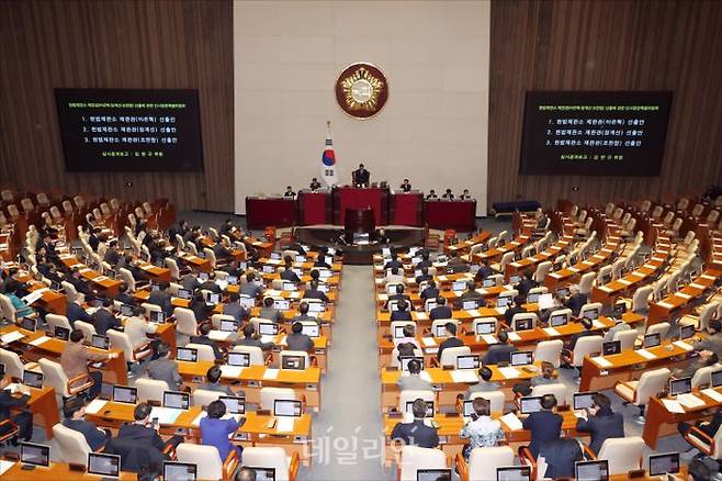 마은혁·정계선·조한창 헌법재판소 재판관 선출안이 지난해 12월 26일 오후 열린 국회 본회의에 상정되고 있다. ⓒ데일리안 홍금표 기자