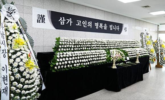 하남시청 본관 1층에 설치된 여객기 사고 희생자 합동분향소. [사진=하남시]